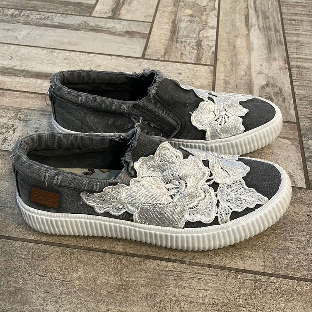 Blowfish Slides Size 6 Maybe Worn Once - image 1